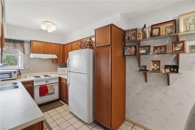 1310 Linkhorn CIR, Virginia Beach, VA 23451