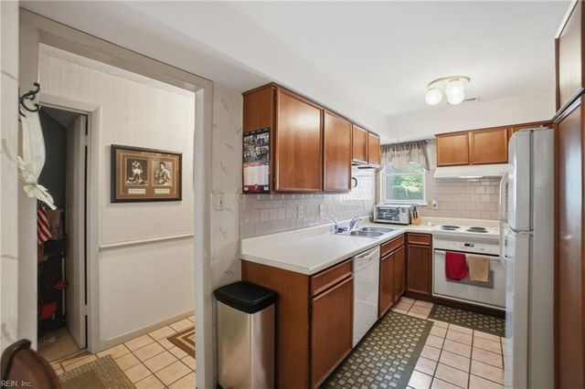 1310 Linkhorn CIR, Virginia Beach, VA 23451