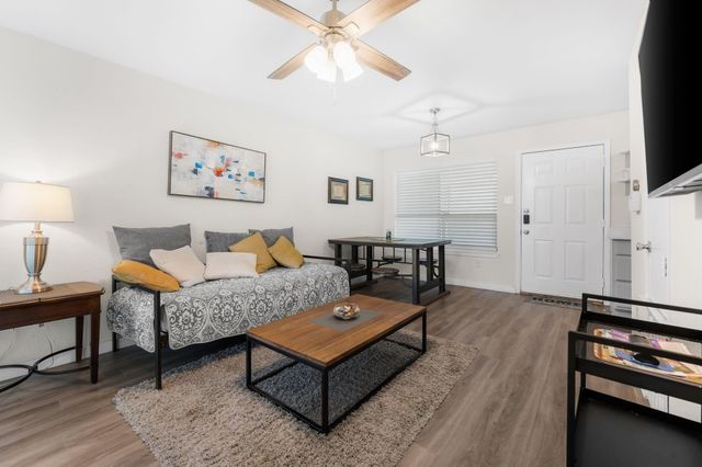 1514 Parker LN 107, Austin, TX 78741