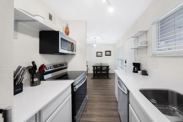 1514 Parker LN 107, Austin, TX 78741