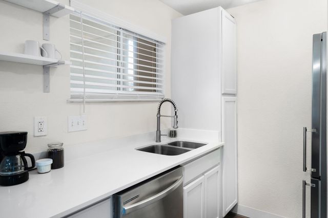 1514 Parker LN 107, Austin, TX 78741