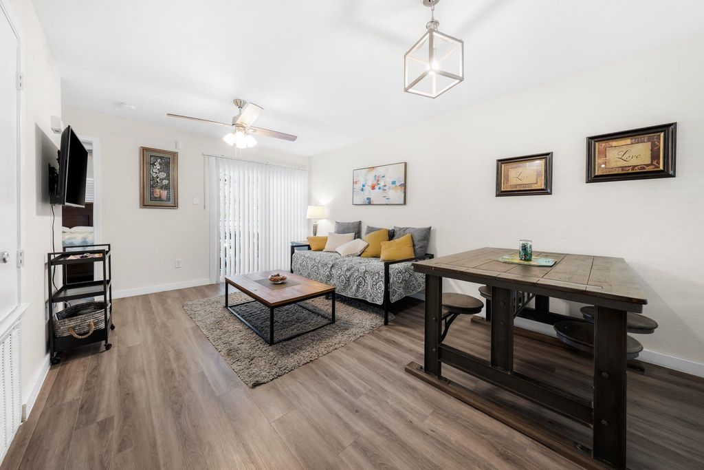 1514 Parker LN 107, Austin, TX 78741