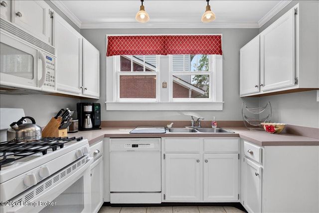 422 Fairlawn Rd, Louisville, KY 40207