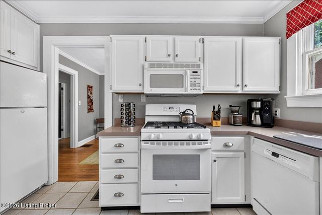 422 Fairlawn Rd, Louisville, KY 40207