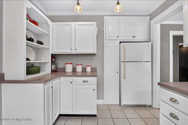 422 Fairlawn Rd, Louisville, KY 40207