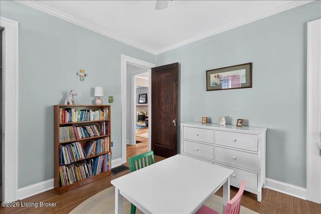 422 Fairlawn Rd, Louisville, KY 40207