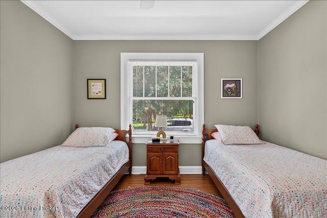 422 Fairlawn Rd, Louisville, KY 40207