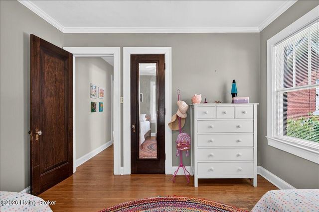 422 Fairlawn Rd, Louisville, KY 40207