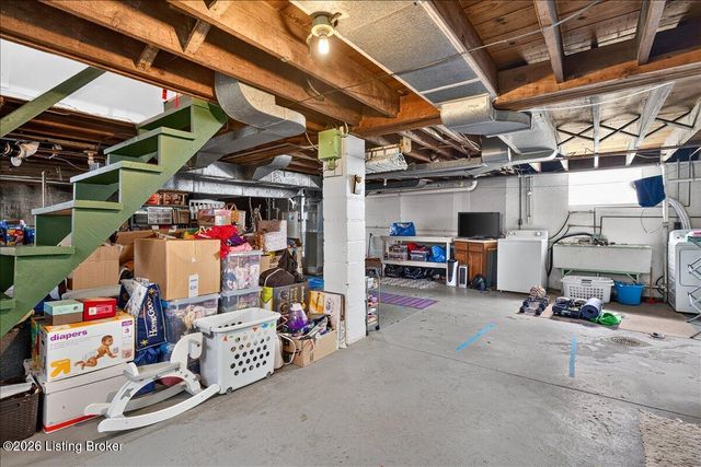 422 Fairlawn Rd, Louisville, KY 40207
