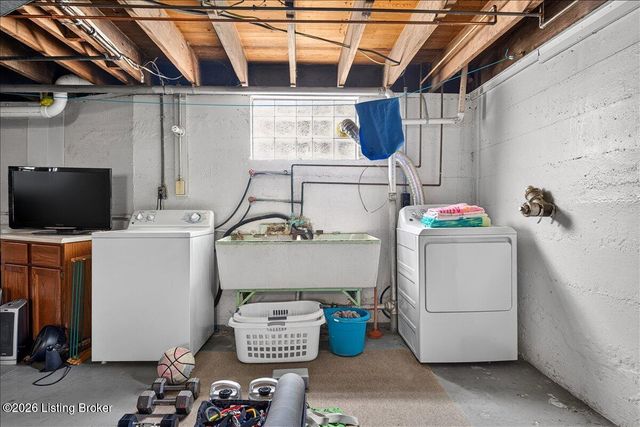 422 Fairlawn Rd, Louisville, KY 40207