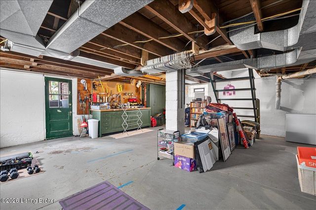 422 Fairlawn Rd, Louisville, KY 40207