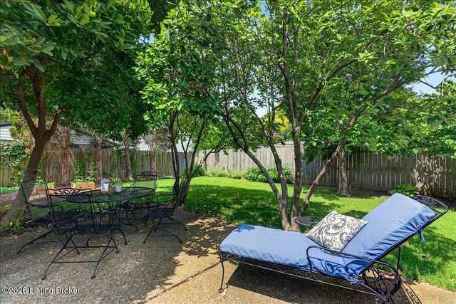 422 Fairlawn Rd, Louisville, KY 40207