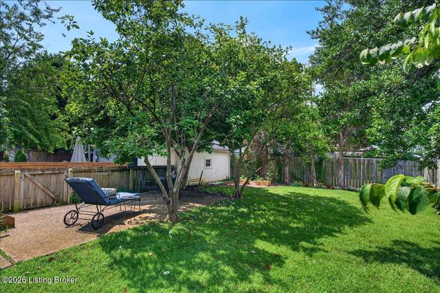 422 Fairlawn Rd, Louisville, KY 40207