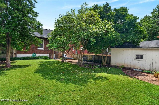 422 Fairlawn Rd, Louisville, KY 40207