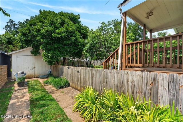 422 Fairlawn Rd, Louisville, KY 40207
