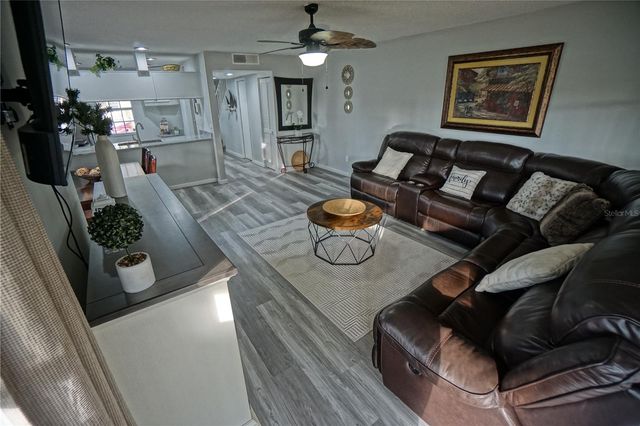 6924 LAKEVIEW COURT, Tampa, FL 33634