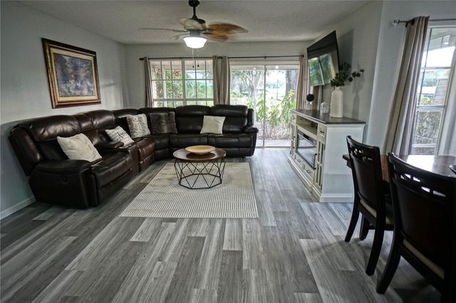 6924 LAKEVIEW COURT, Tampa, FL 33634