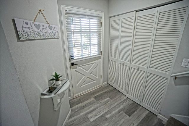 6924 LAKEVIEW COURT, Tampa, FL 33634