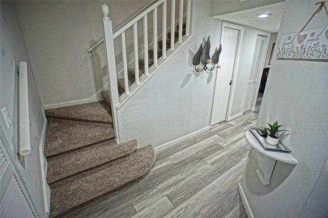 6924 LAKEVIEW COURT, Tampa, FL 33634