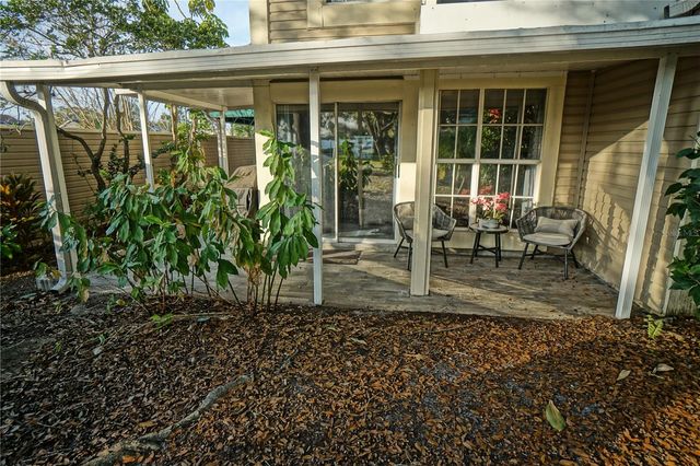 6924 LAKEVIEW COURT, Tampa, FL 33634