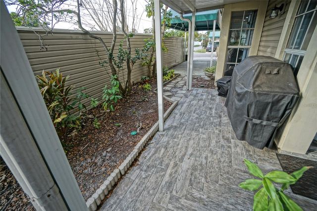 6924 LAKEVIEW COURT, Tampa, FL 33634