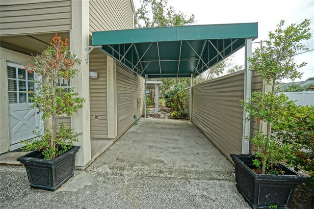 6924 LAKEVIEW COURT, Tampa, FL 33634