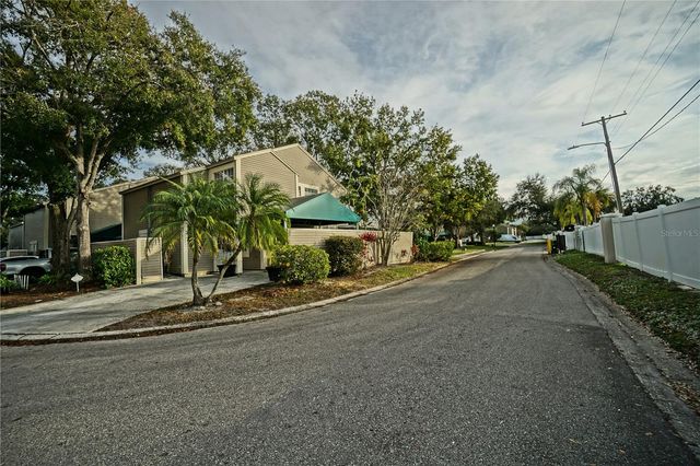 6924 LAKEVIEW COURT, Tampa, FL 33634