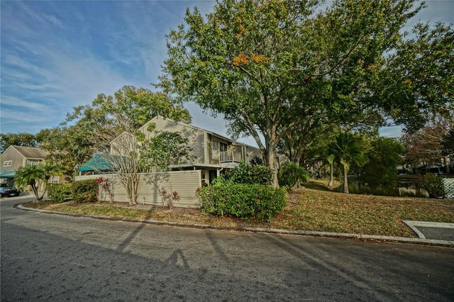 6924 LAKEVIEW COURT, Tampa, FL 33634