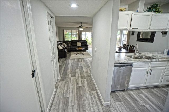 6924 LAKEVIEW COURT, Tampa, FL 33634