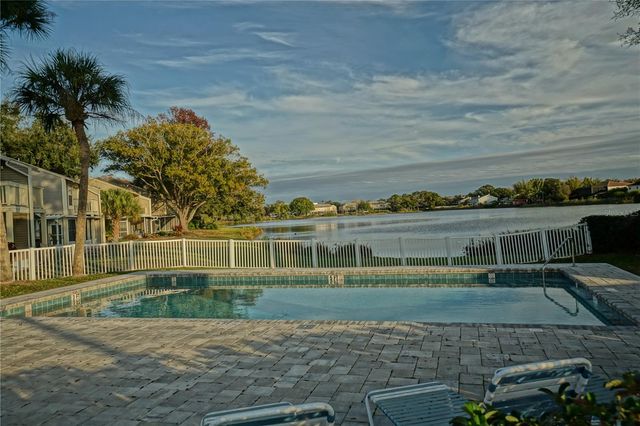 6924 LAKEVIEW COURT, Tampa, FL 33634