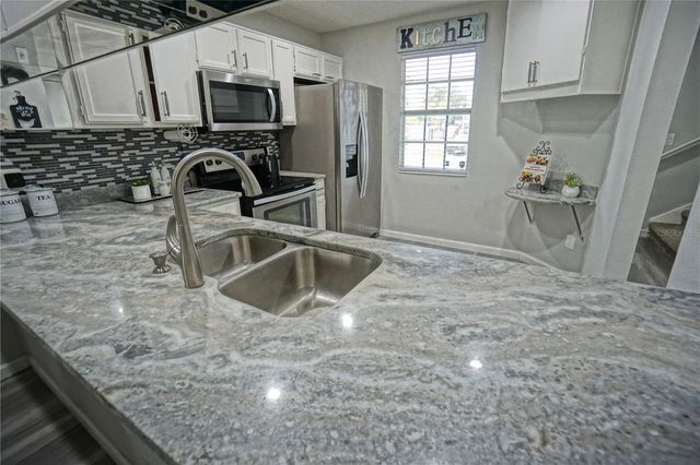 6924 LAKEVIEW COURT, Tampa, FL 33634