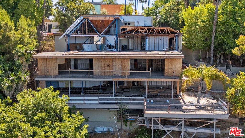 Image 2 of property listing at 837 Linda Flora Drive, Los Angeles, CA 90049