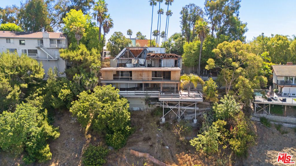 Image 3 of property listing at 837 Linda Flora Drive, Los Angeles, CA 90049