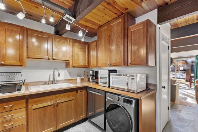 189 Moreno Lane, Sugarloaf, CA 92386