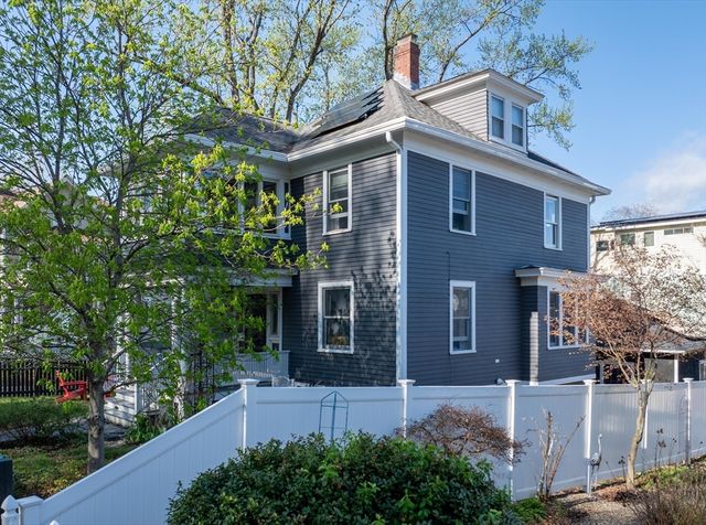155 Prospect St, Northampton, MA 01060