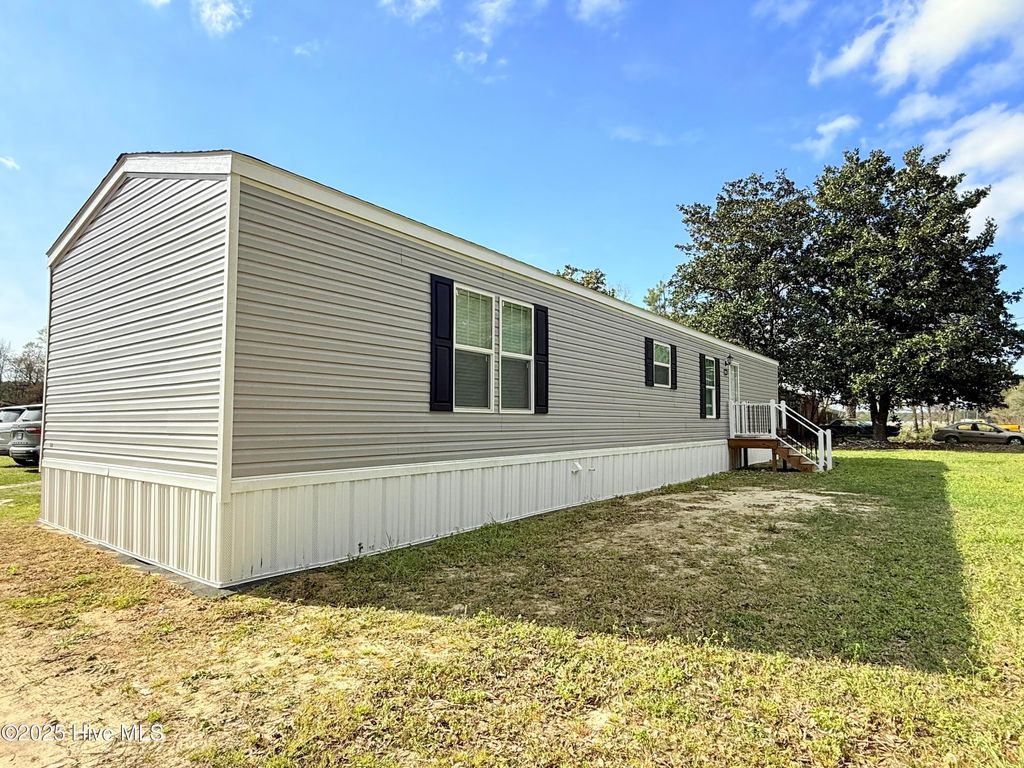 964 Galloway Road, Grimesland, NC 27837