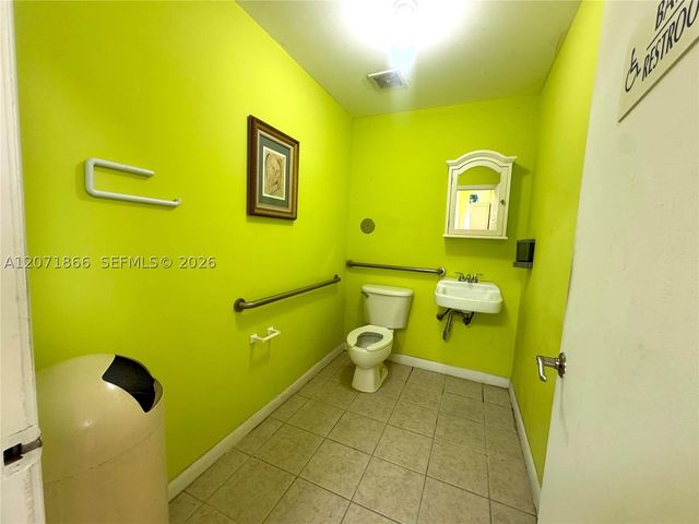 1058 SW 1st St, Miami, FL 33130
