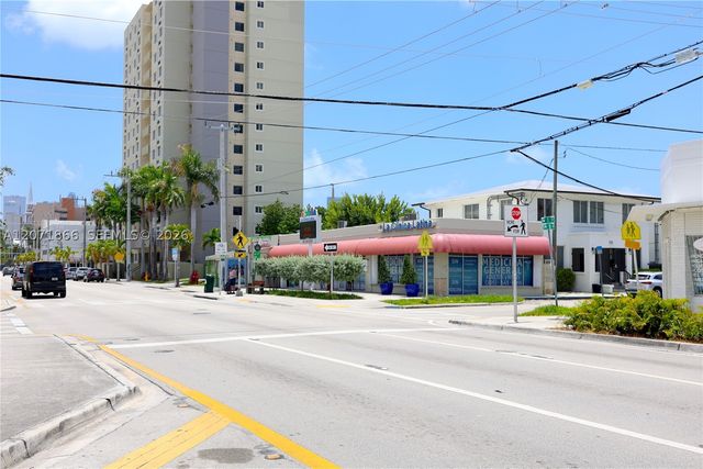 1058 SW 1st St, Miami, FL 33130