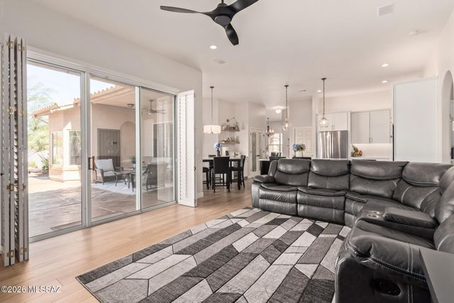 1738 W Lost Moon Court, Tucson, AZ 85737