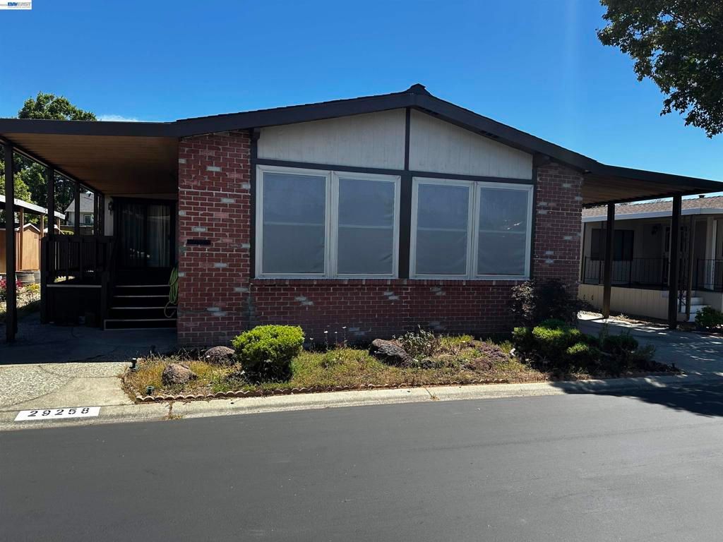 Image 1 of property listing at 29258 Whalebone Way, Hayward, CA 94544