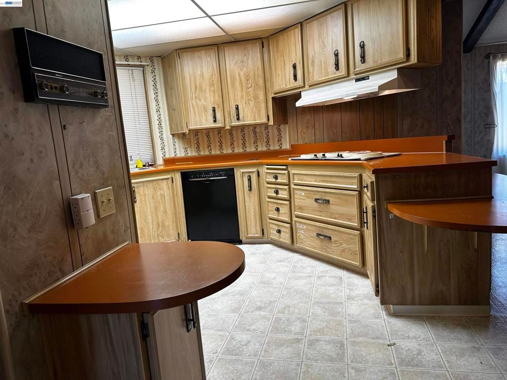 Image 10 of property listing at 29258 Whalebone Way, Hayward, CA 94544