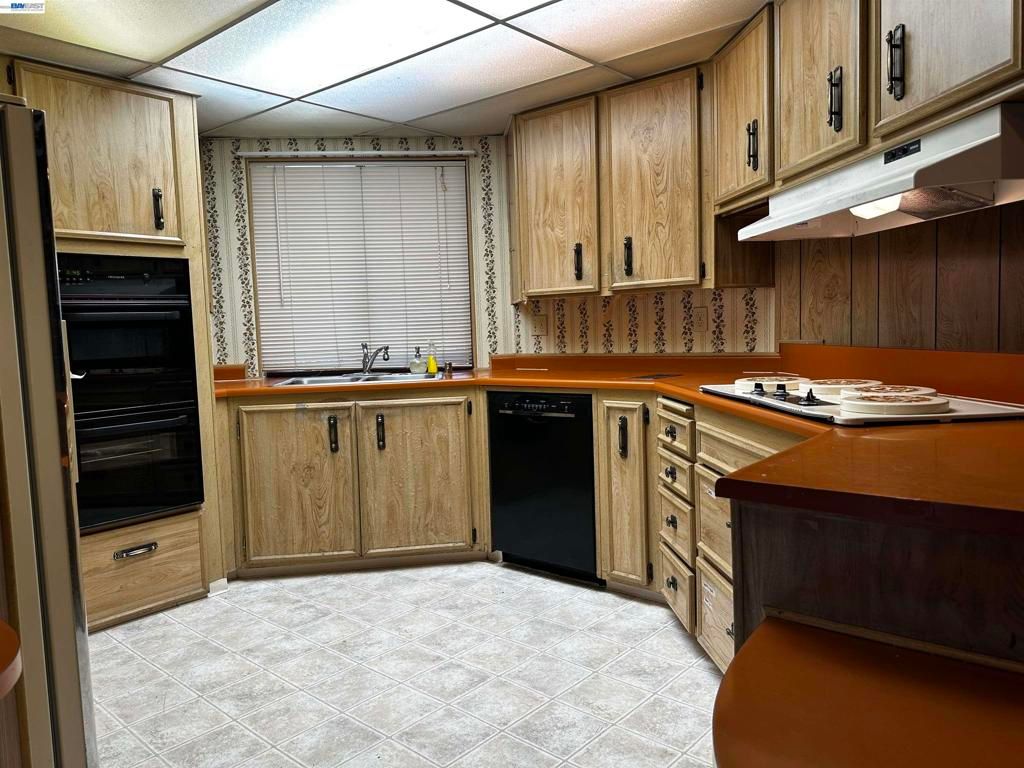 Image 11 of property listing at 29258 Whalebone Way, Hayward, CA 94544