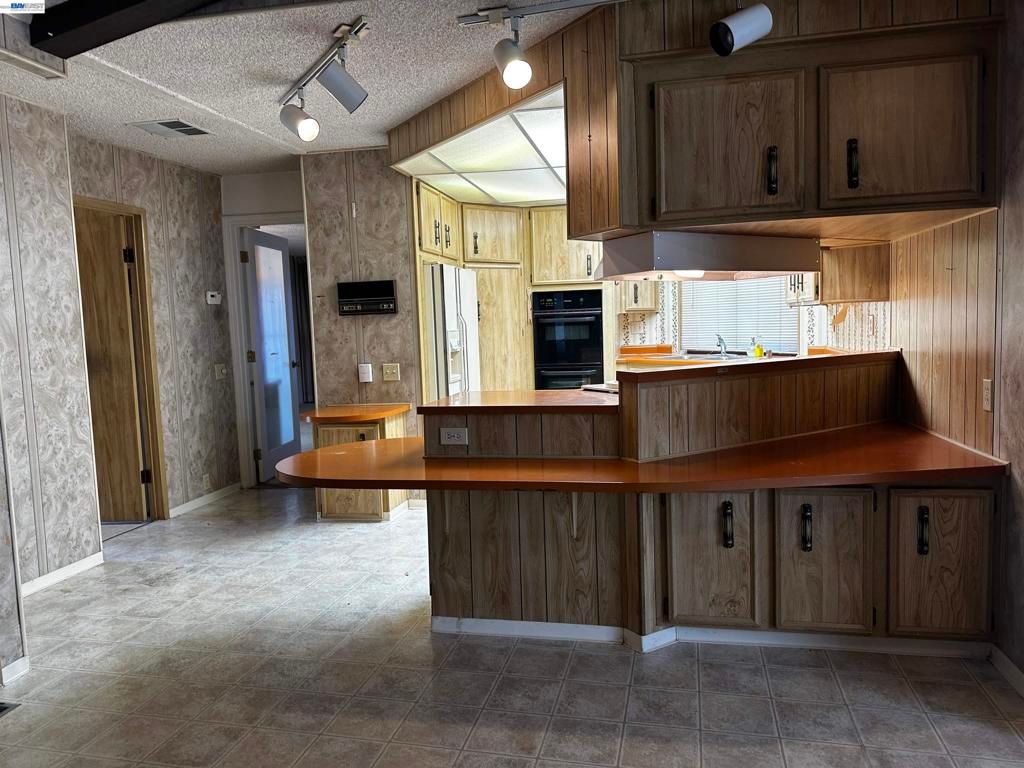 Image 19 of property listing at 29258 Whalebone Way, Hayward, CA 94544