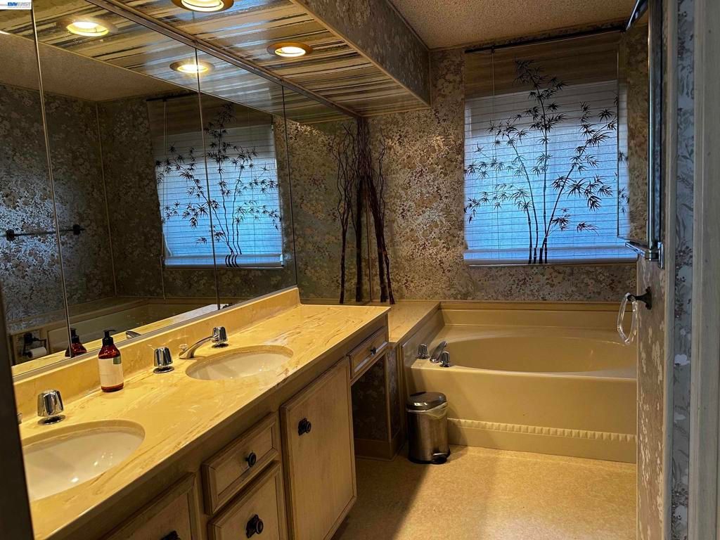 Image 29 of property listing at 29258 Whalebone Way, Hayward, CA 94544
