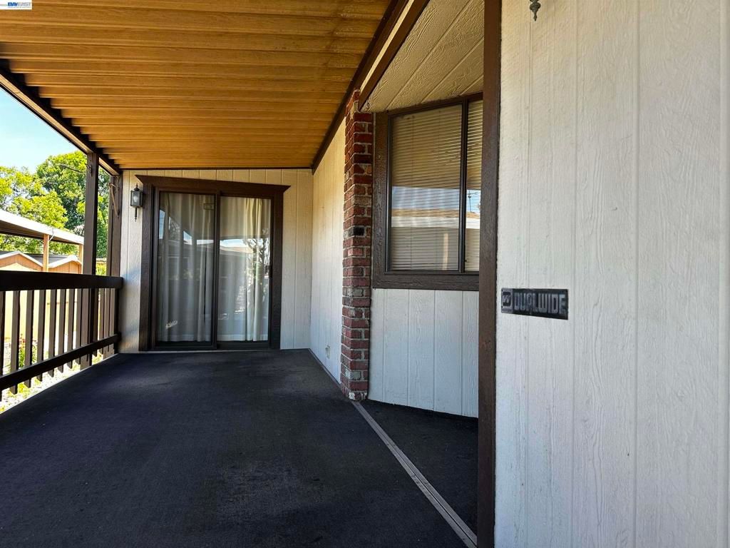 Image 4 of property listing at 29258 Whalebone Way, Hayward, CA 94544