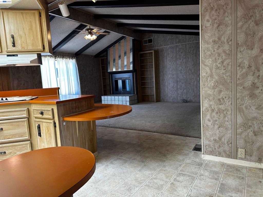 Image 9 of property listing at 29258 Whalebone Way, Hayward, CA 94544
