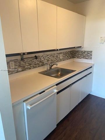 2020 NE 135th Street 901, North Miami, FL 33181
