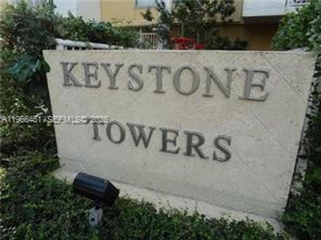 2020 NE 135th Street 901, North Miami, FL 33181