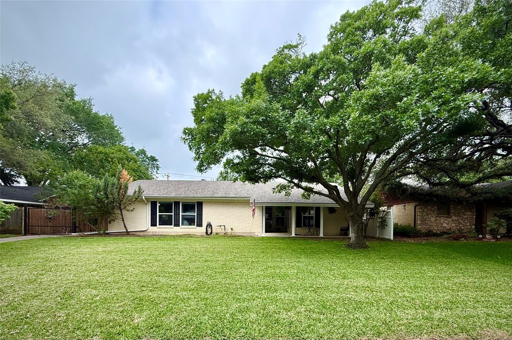 1206 Mildred Lane, Benbrook, TX 76126