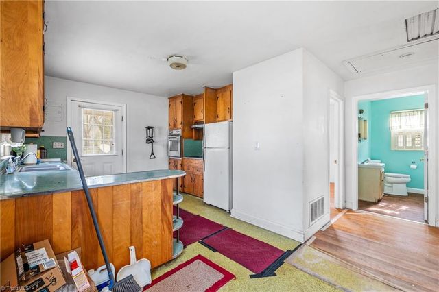 900 W Monroe Street, Mayodan, NC 27027